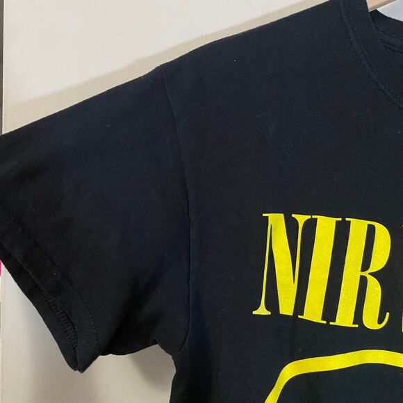 Nirvana Black and Yellow Smiley Face Logo Band Tee Graphic T-Shirt Sz M - Picture 8 of 9